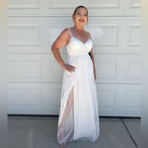 Elegant White Maxi Dress with Spaghetti Straps